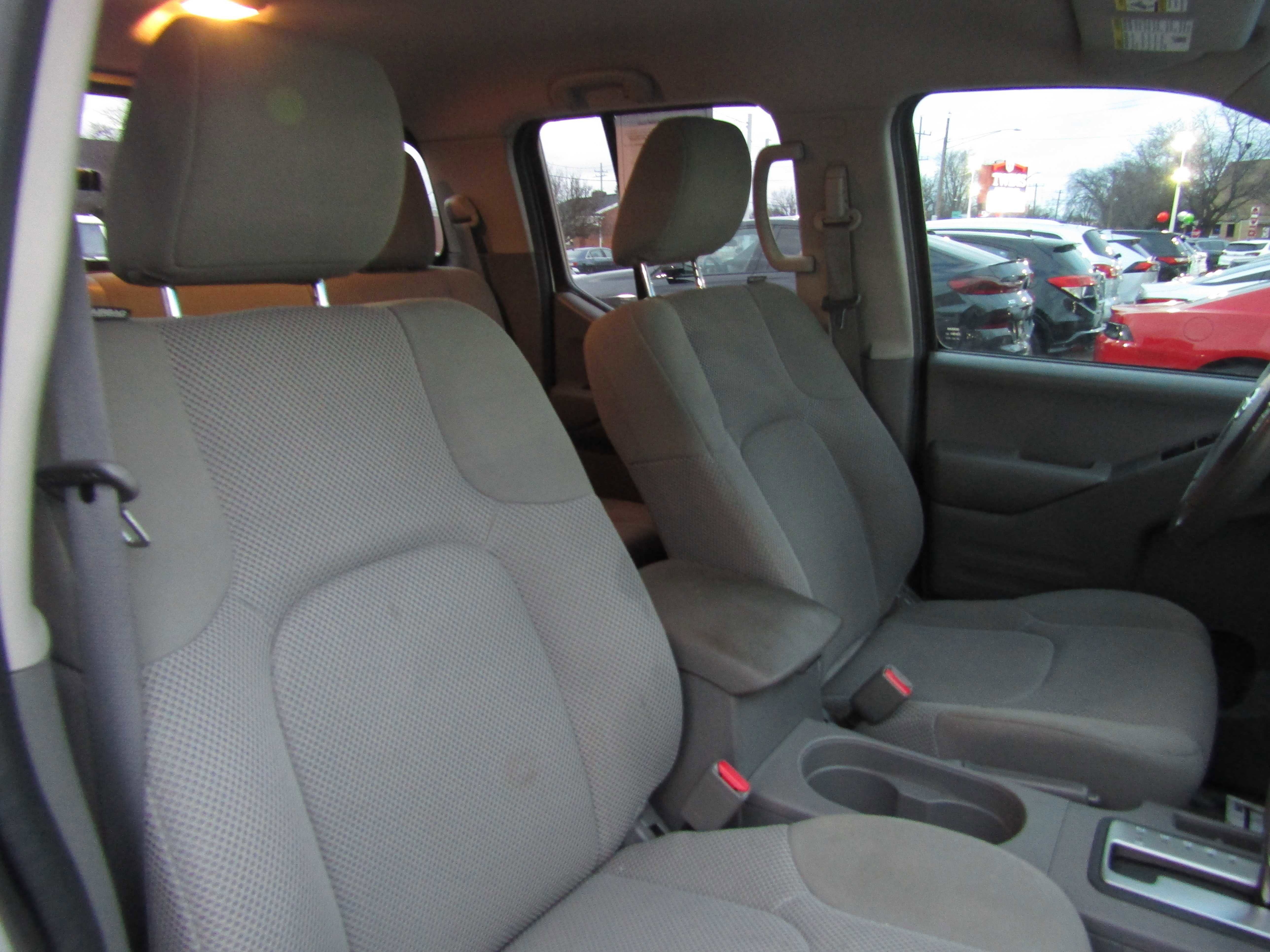 Used 2018 Nissan Frontier SV AWD/4WD image 25