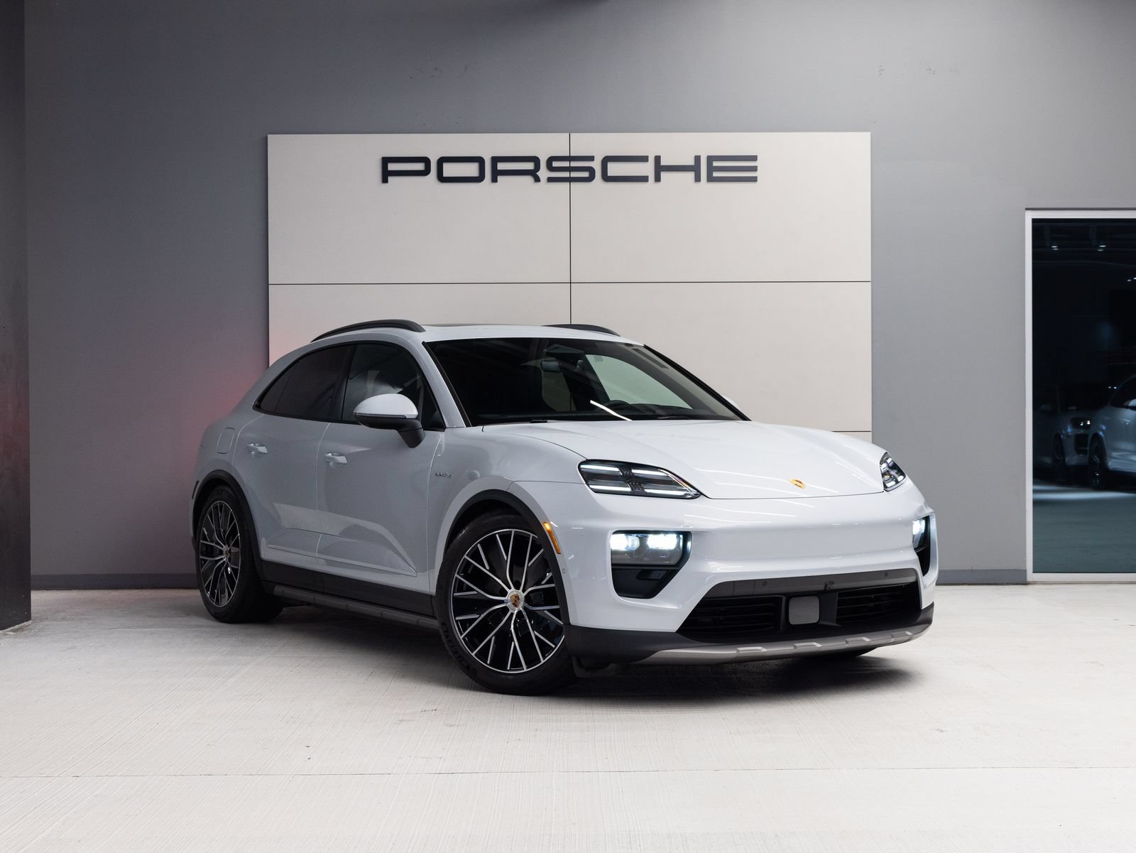 Certified 2026 Porsche Macan 4 Electric AWD/4WD image 9