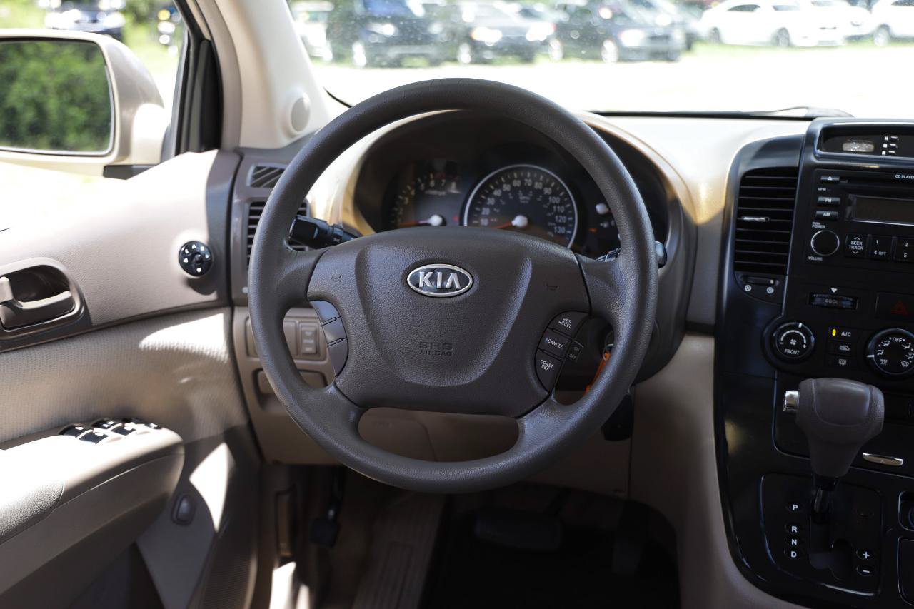 Used 2006 Kia Sedona EX FWD image 28