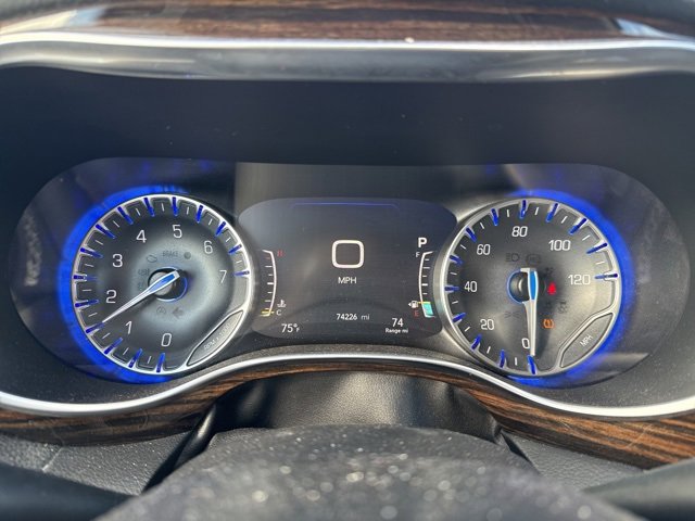 Used 2023 Chrysler Pacifica Limited image 16