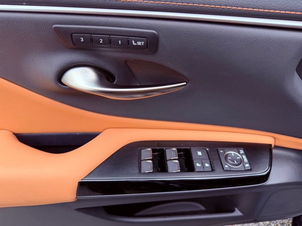 Certified 2025 Lexus ES 350 w/ Premium Package FWD image 17
