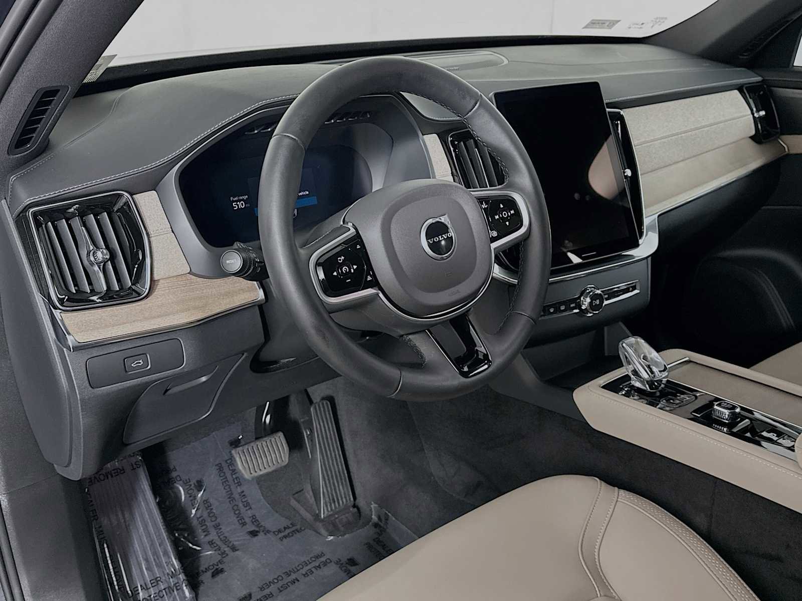 Used 2025 Volvo XC90 B6 Plus w/ Protection Package Premier image 9