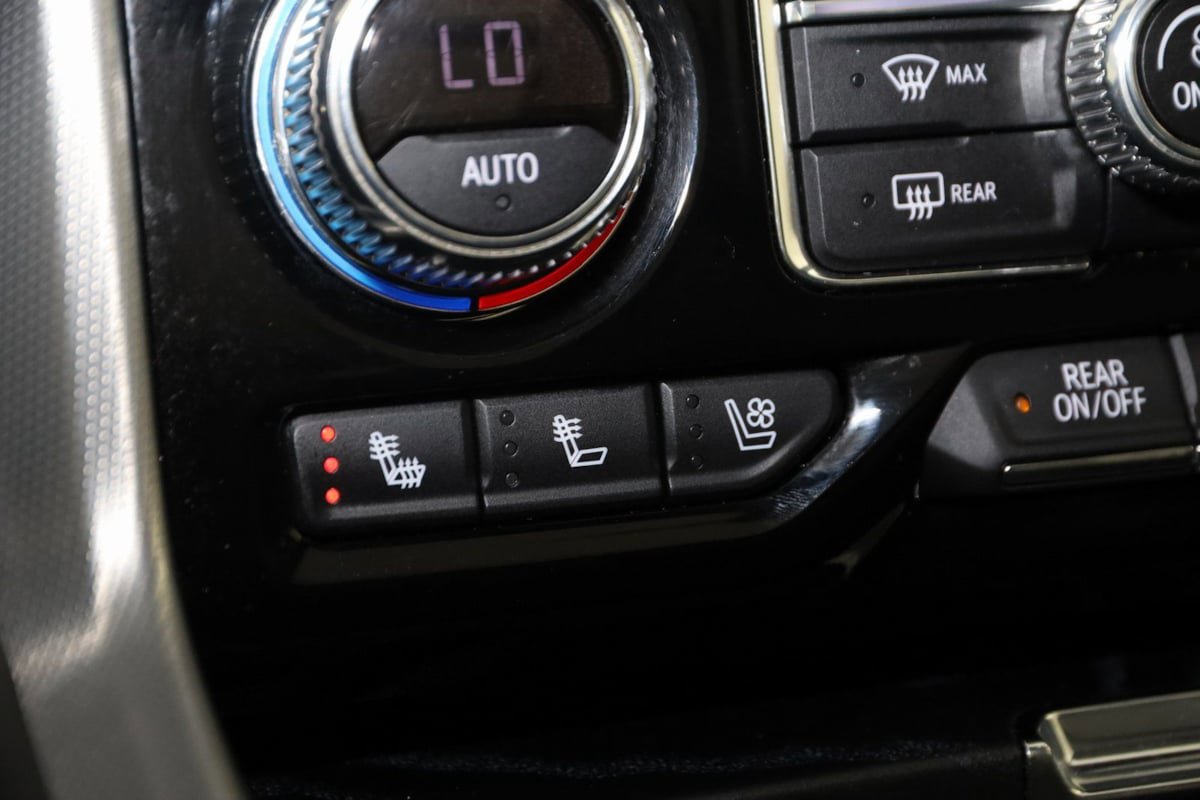 Used 2021 GMC Yukon Denali w/ Denali Premium Package image 8