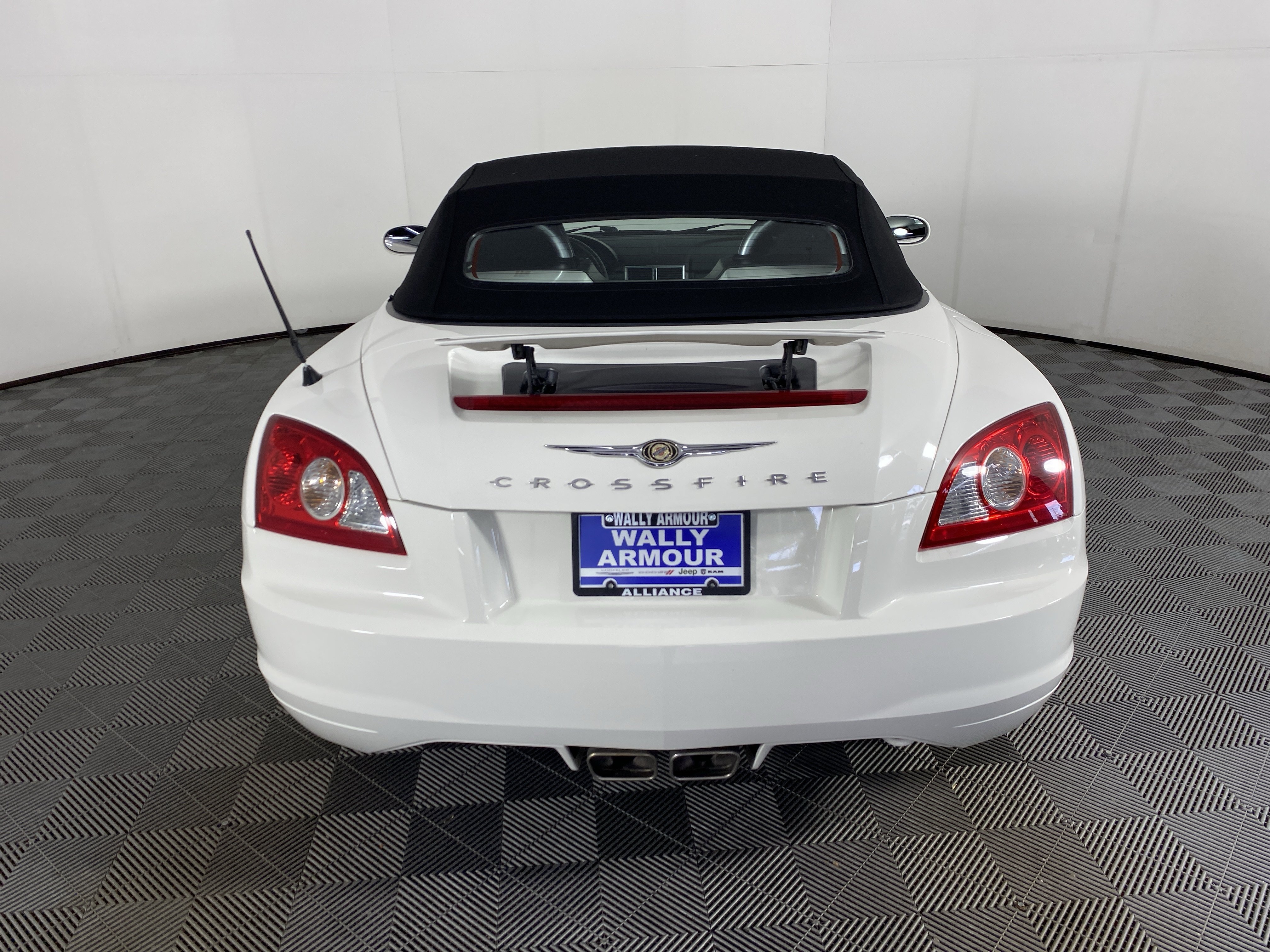 Used 2005 Chrysler Crossfire Limited RWD image 4