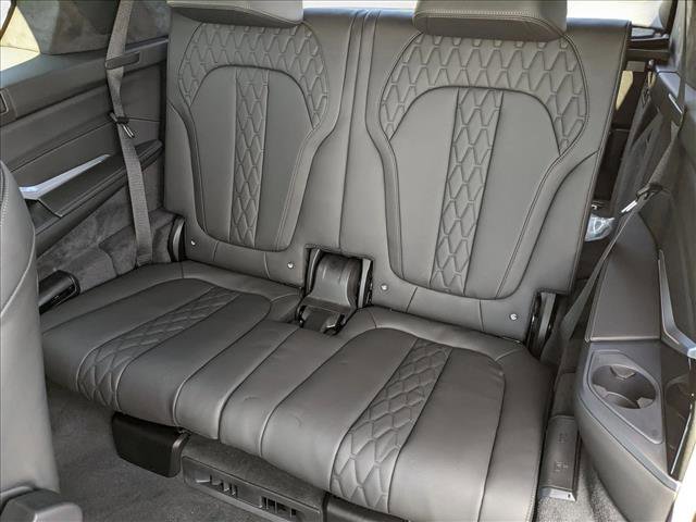 Used 2025 BMW X7 M60i image 16