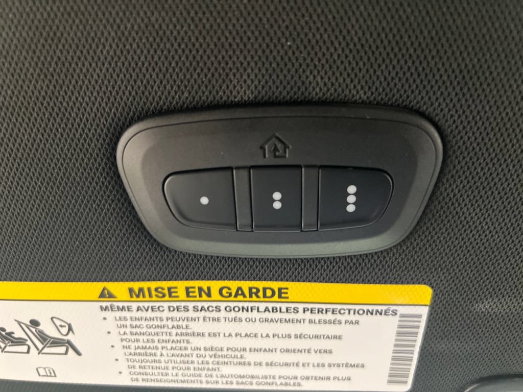 Used 2025 Chrysler Pacifica Select FWD image 74