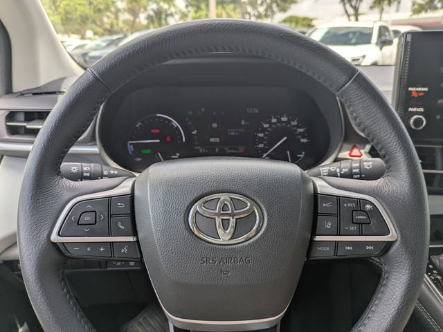 Used 2025 Toyota Sienna XLE FWD image 30