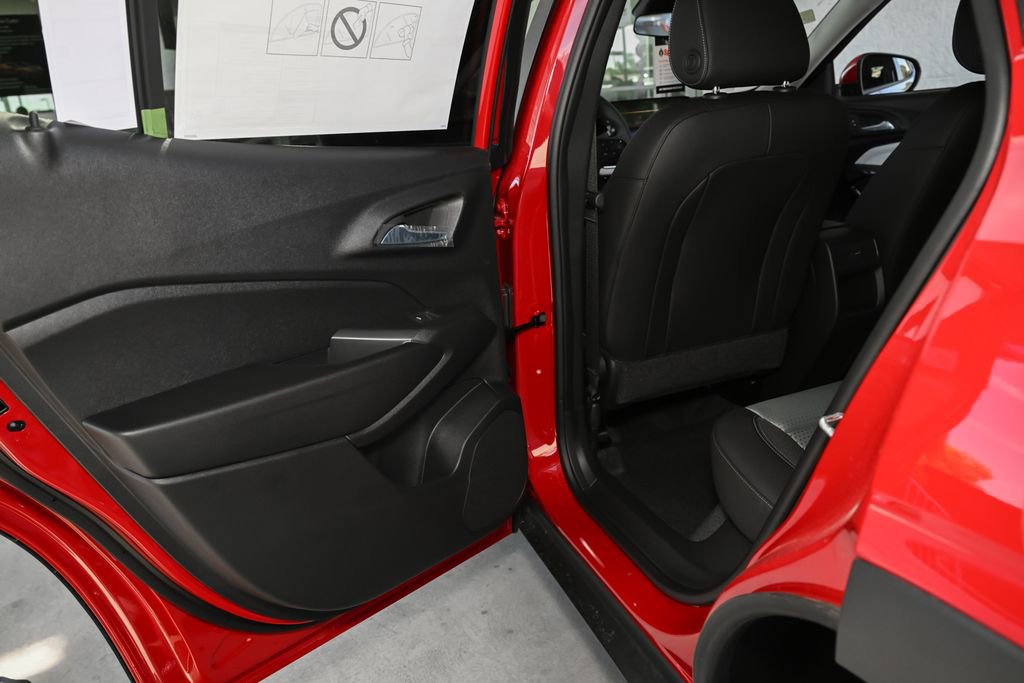 New 2026 Chevrolet Trax LT w/ LPO, Blackout Package FWD image 30