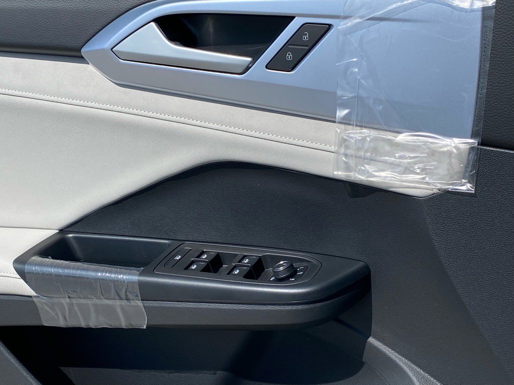 New 2025 Volkswagen Taos SE image 10