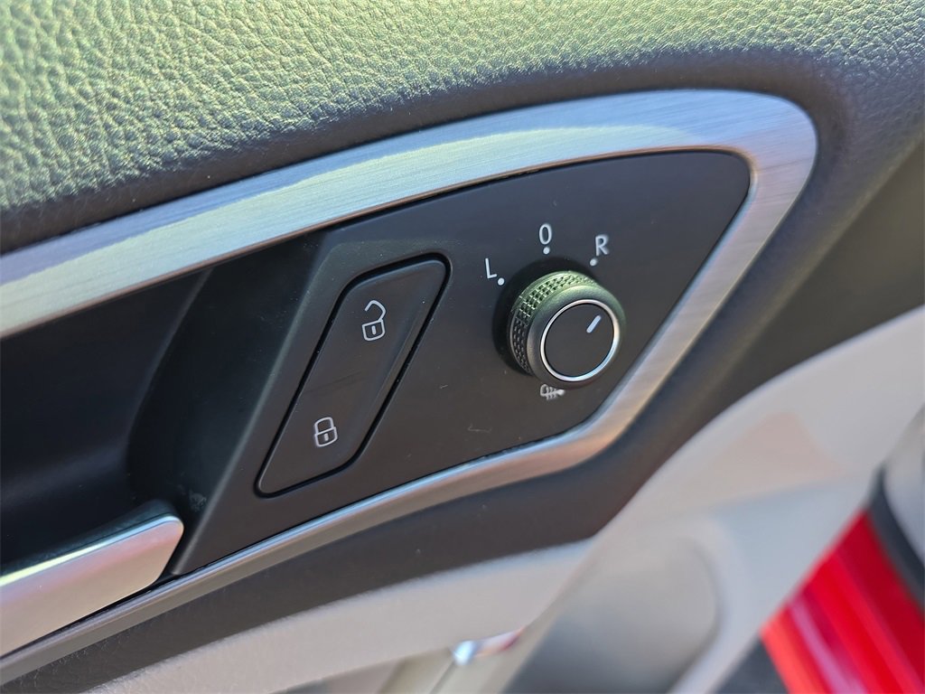 Used 2015 Volkswagen Golf TDI S image 19