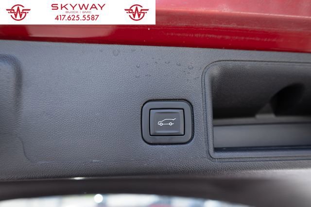 Used 2023 GMC Terrain SLE w/ Driver Convenience Package image 27