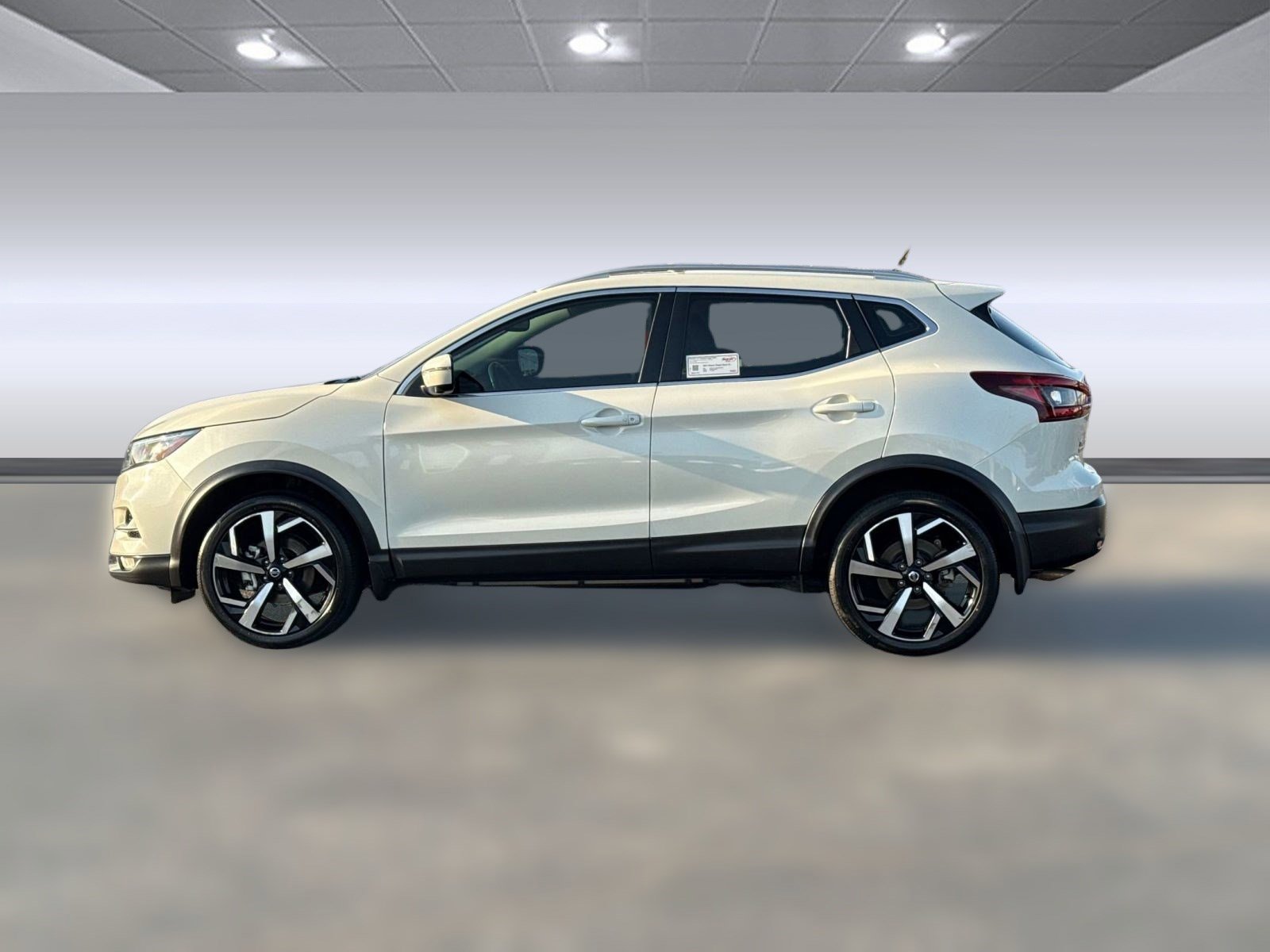 Used 2021 Nissan Rogue Sport SL w/ Premium Package image 2