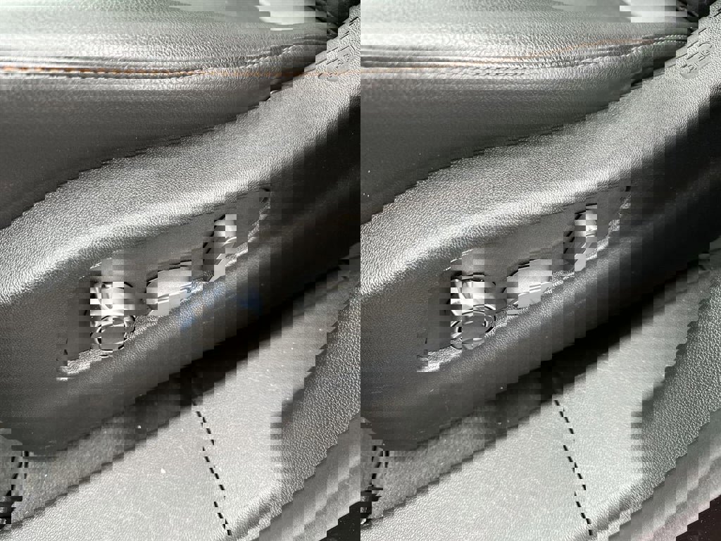 Used 2021 Cadillac XT4 Sport w/ Cold Weather Package image 12