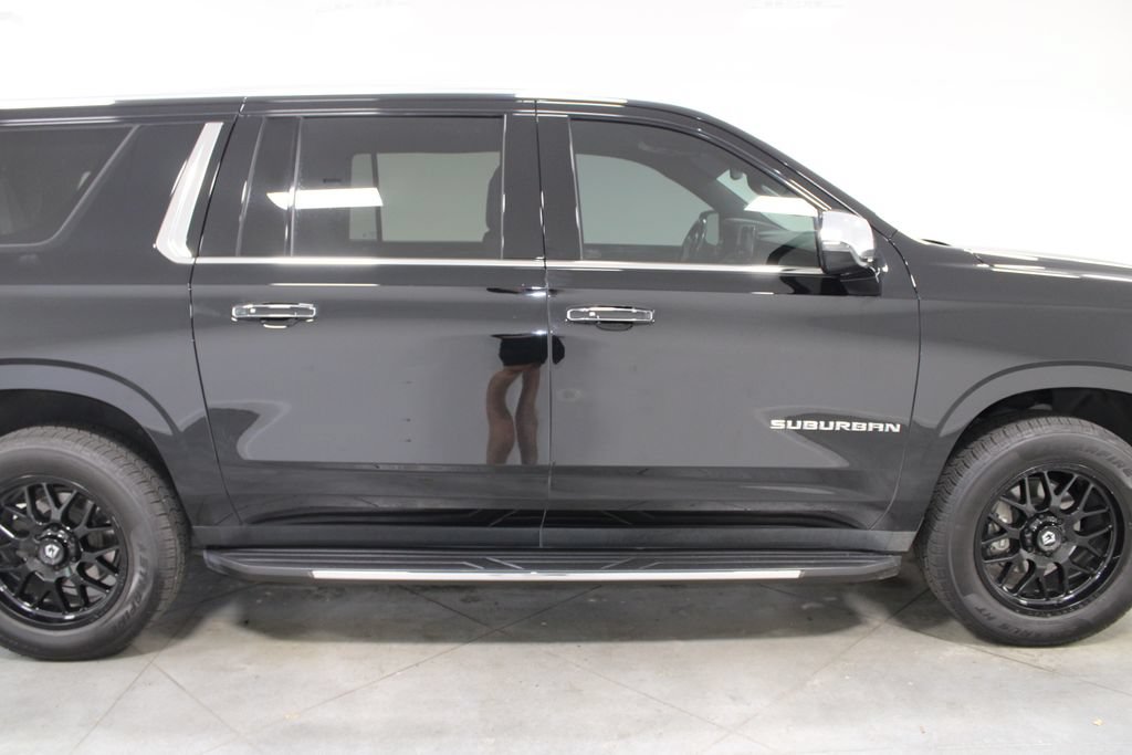 Used 2022 Chevrolet Suburban Premier RWD image 12