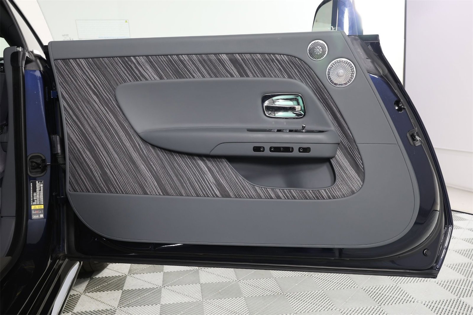 Used 2024 Rolls-Royce Spectre w/ Spectre Launch Package image 20