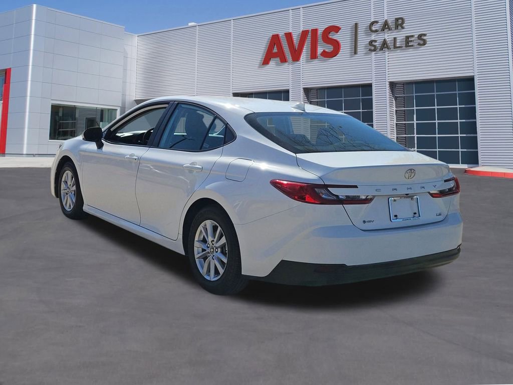 Used 2025 Toyota Camry LE image 3