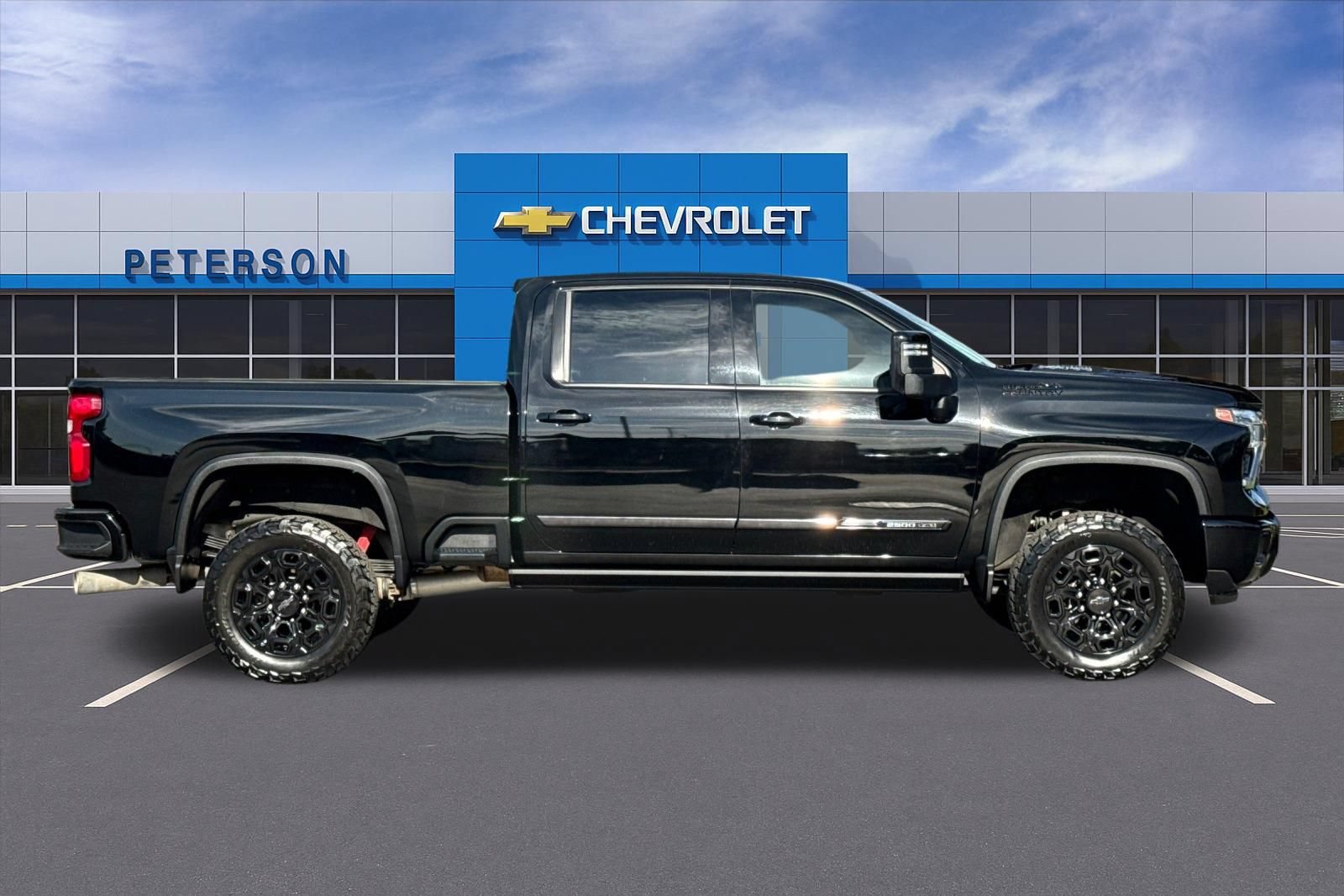 Used 2024 Chevrolet Silverado 2500 High Country w/ Midnight Edition AWD/4WD image 3