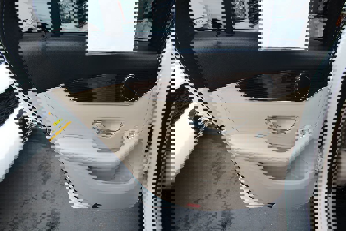 Used 2019 Mercedes-Benz GLC 300 w/ Premium Package image 22