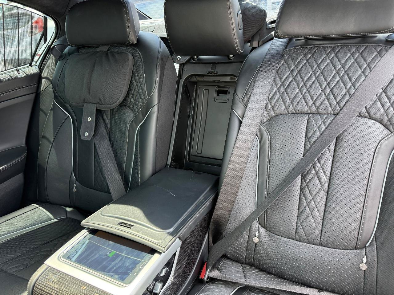 Used 2018 BMW 750i RWD image 18
