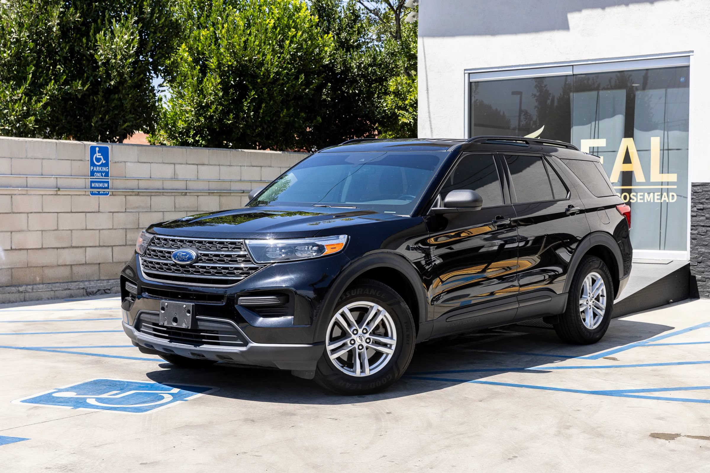 Used 2023 Ford Explorer XLT RWD image 8