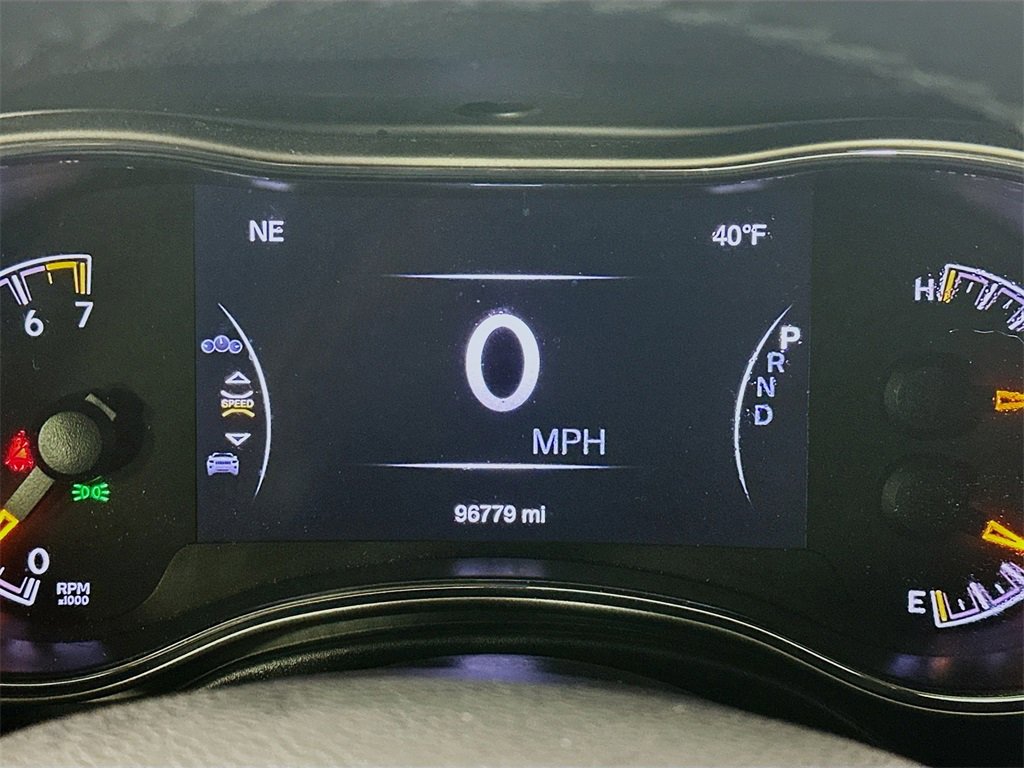 Used 2019 Jeep Grand Cherokee Altitude image 15