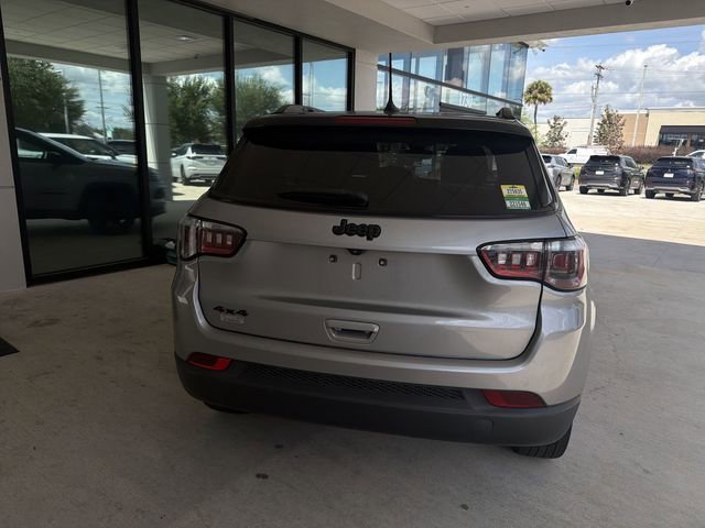Used 2023 Jeep Compass Latitude w/ Sun and Sound Group AWD/4WD image 4