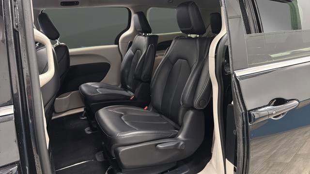 Used 2023 Chrysler Pacifica Touring-L FWD image 22