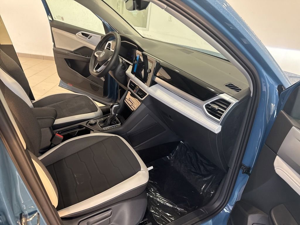 New 2025 Volkswagen Taos SE image 13