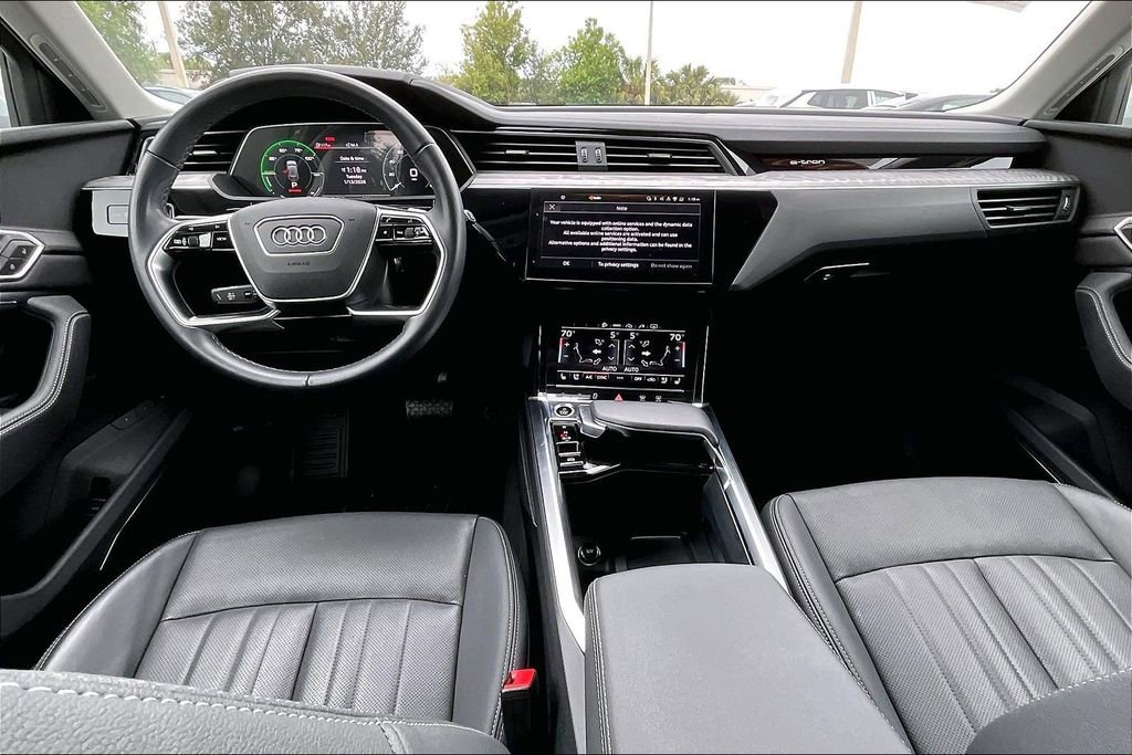 Certified 2024 Audi Q8 e-tron Premium Plus image 3