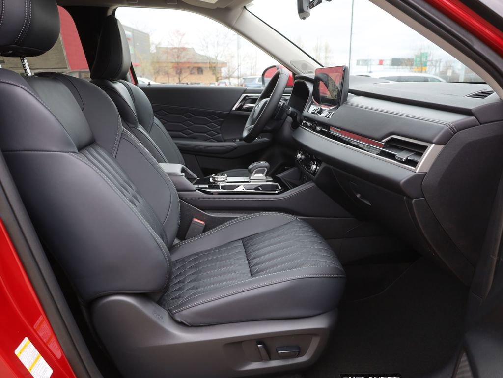 New 2025 Mitsubishi Outlander SEL image 13