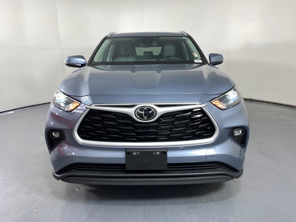 Certified 2024 Toyota Highlander XLE image 2