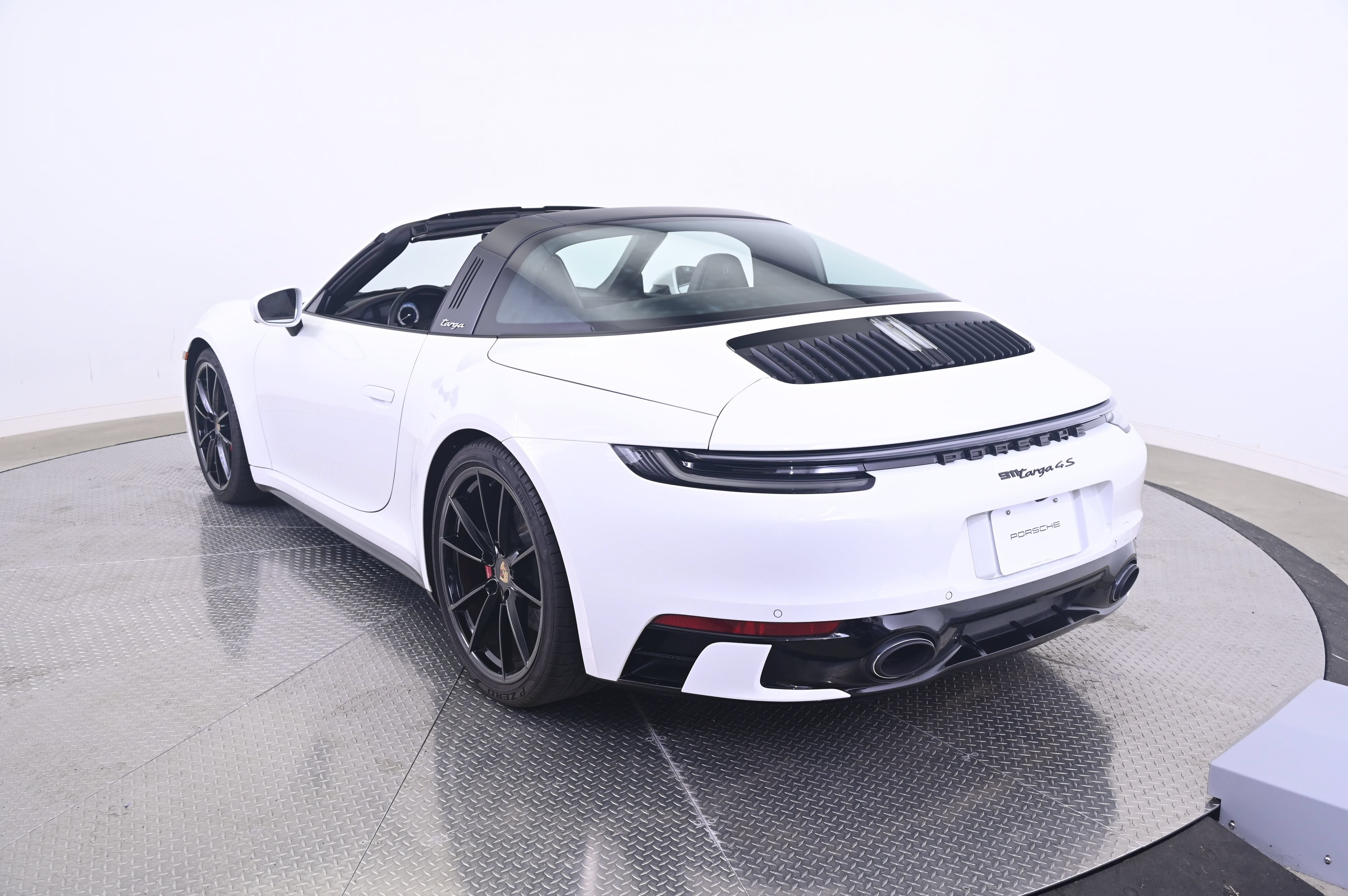 Certified 2024 Porsche 911 Targa 4S AWD/4WD image 3