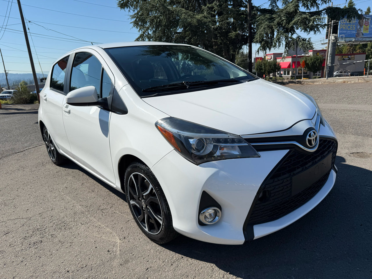 Used 2017 Toyota Yaris SE image 9