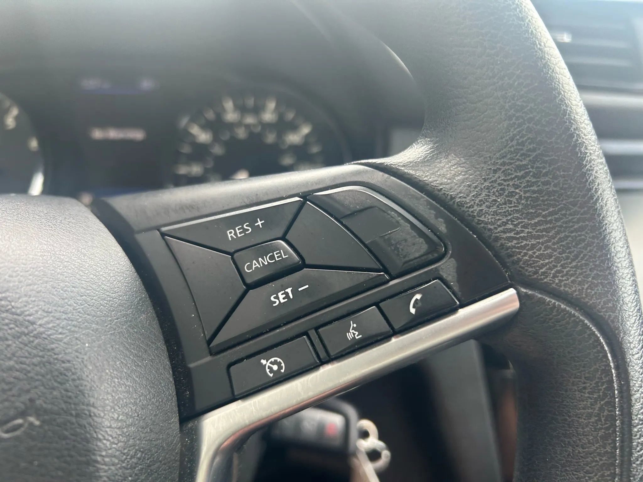 Used 2020 Nissan Rogue Sport S image 7