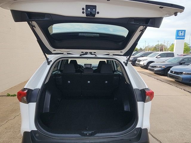 Used 2024 Toyota RAV4 LE AWD/4WD image 14