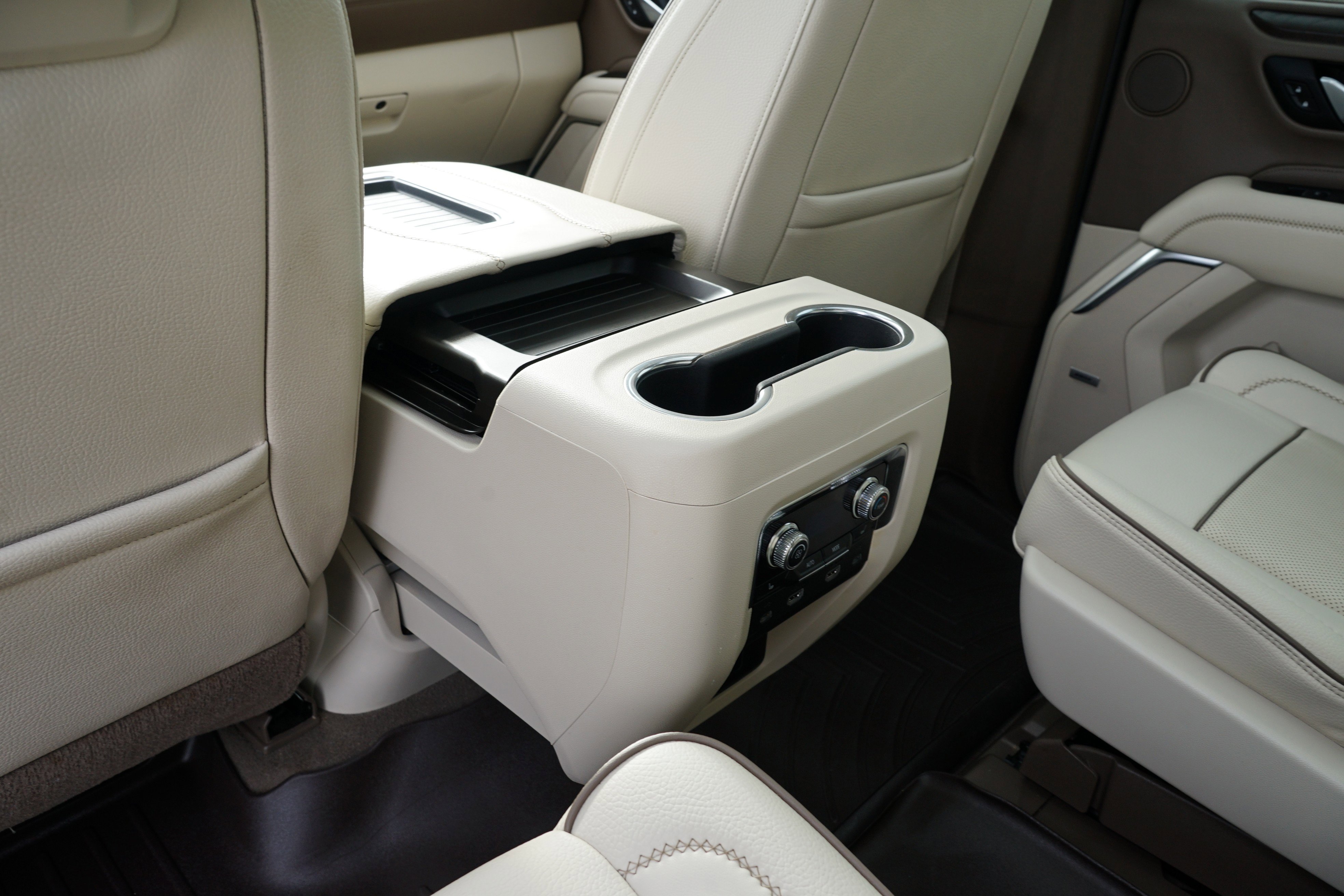 Used 2021 GMC Yukon XL Denali w/ Denali Ultimate Package image 21