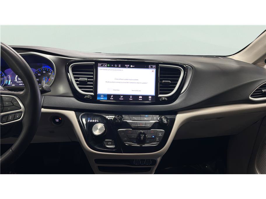 Used 2024 Chrysler Pacifica Touring-L FWD image 31
