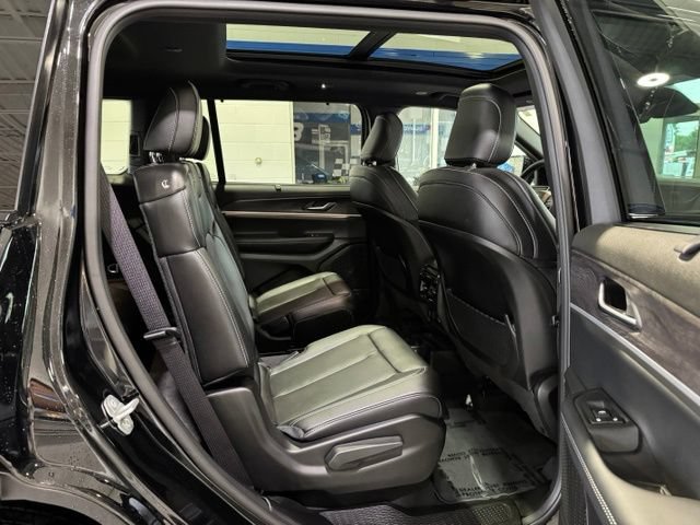 Used 2025 Jeep Grand Cherokee L Limited w/ Luxury Tech Group II AWD/4WD image 15