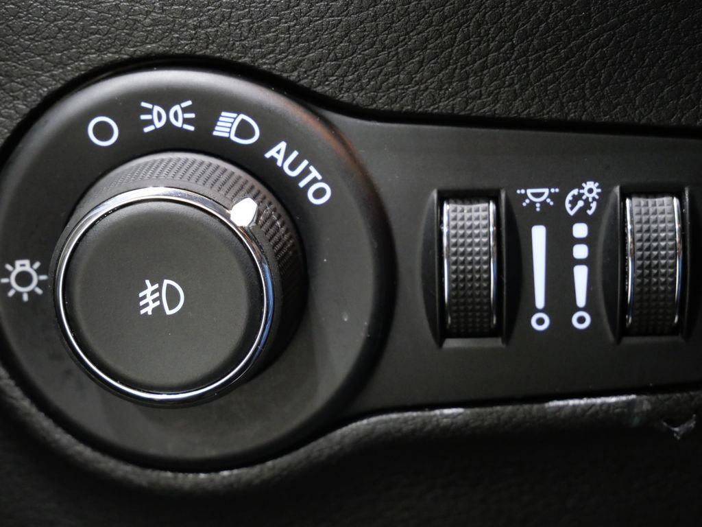 Used 2025 Jeep Compass Limited AWD/4WD image 14