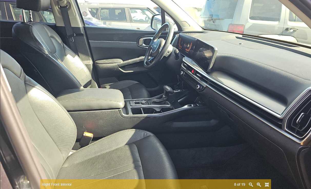 Used 2024 Kia Sorento S image 11