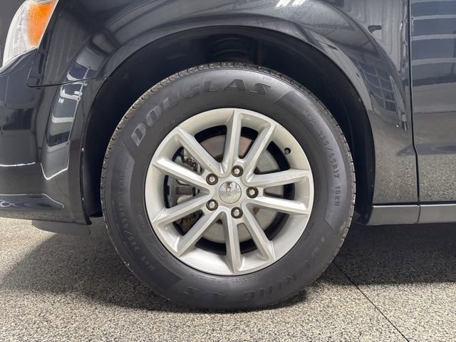 Used 2019 Dodge Grand Caravan SXT image 3