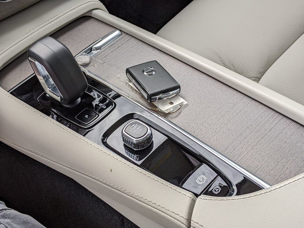 Certified 2025 Volvo XC90 T8 Plus w/ Protection Package Premier AWD/4WD image 19