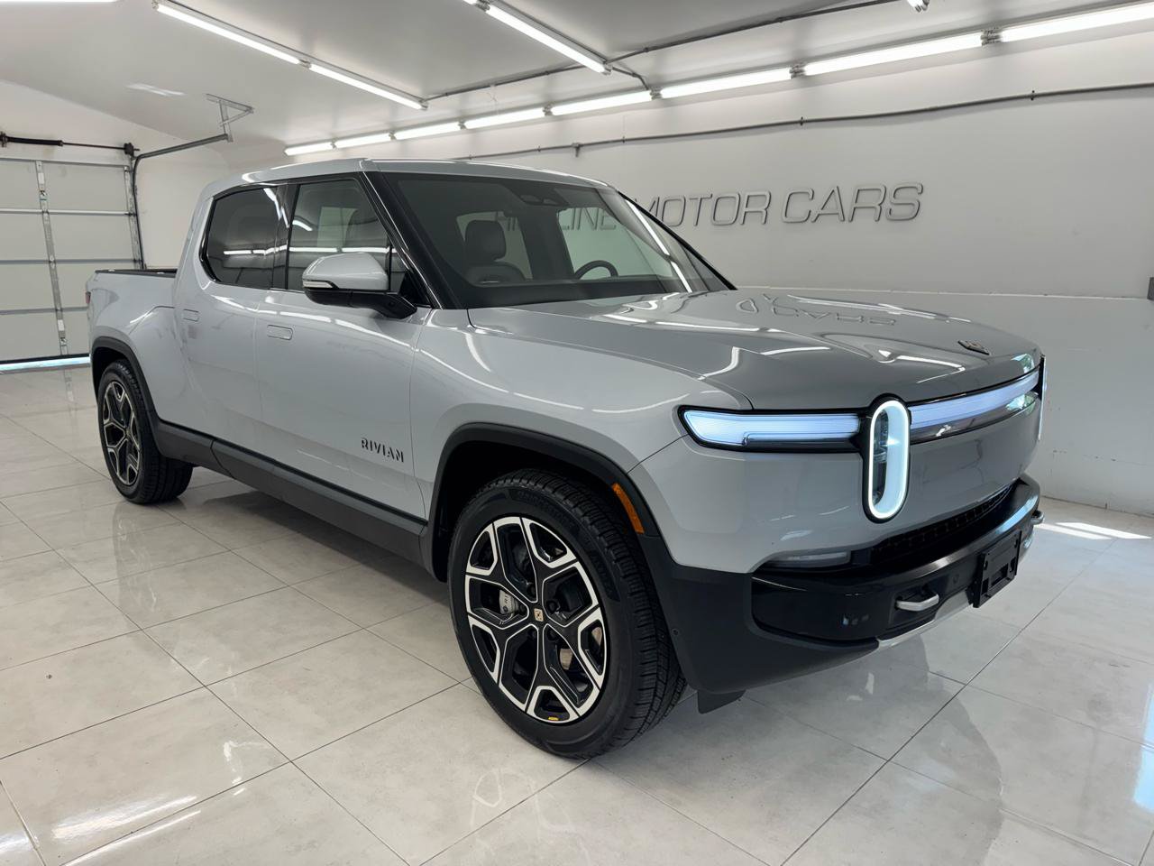 Used 2025 Rivian R1T Adventure Dual AWD/4WD image 3