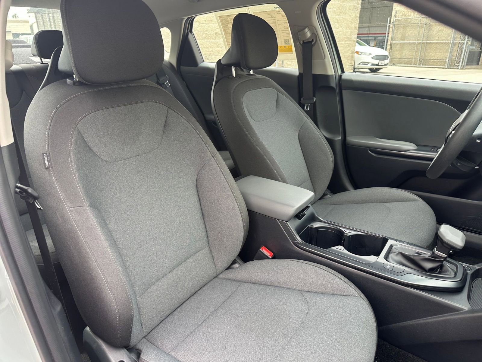 Used 2025 Kia K4 LXS image 35