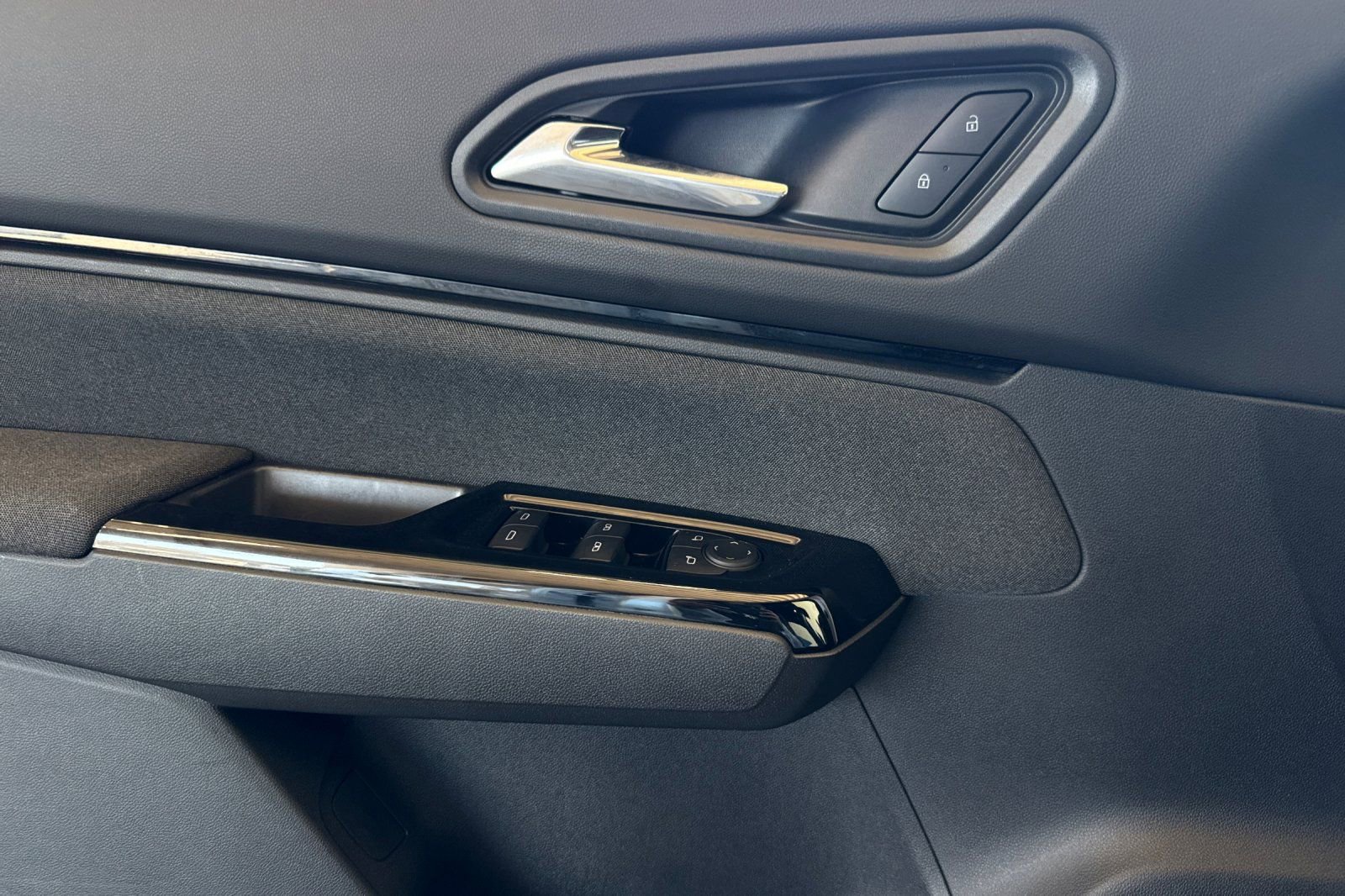 Certified 2025 Honda Prologue EX image 11