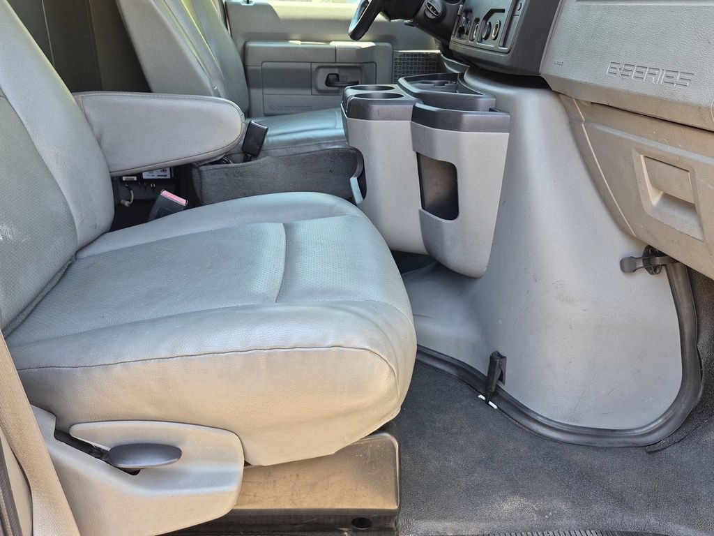 Used 2010 Ford E-250 and Econoline 250 RWD image 10