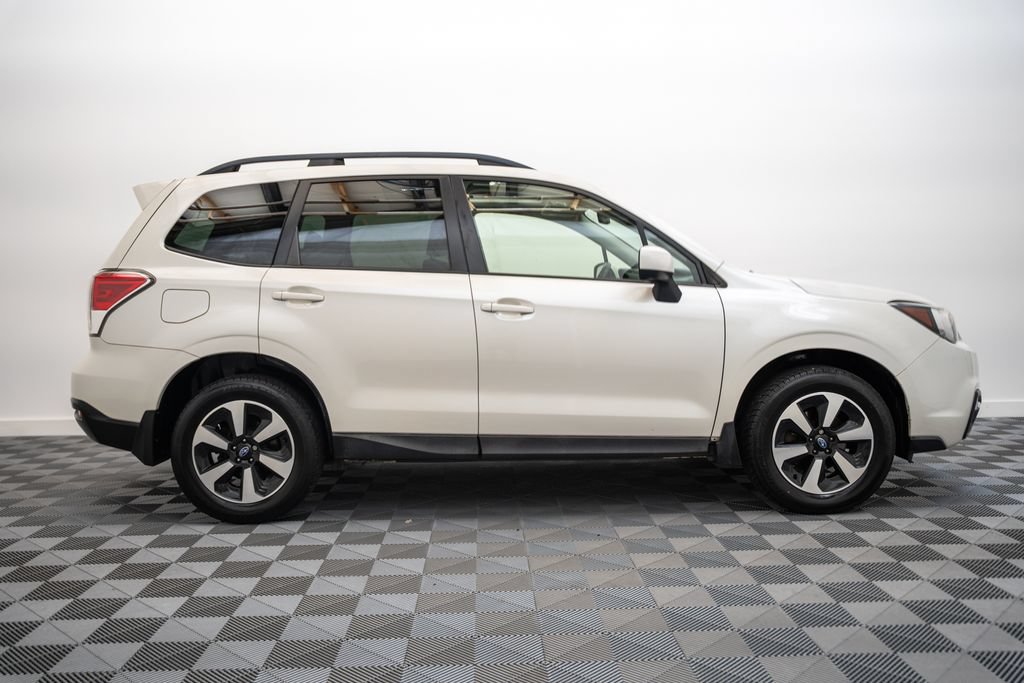 Used 2017 Subaru Forester 2.5i Premium w/ All-Weather Package AWD/4WD image 4