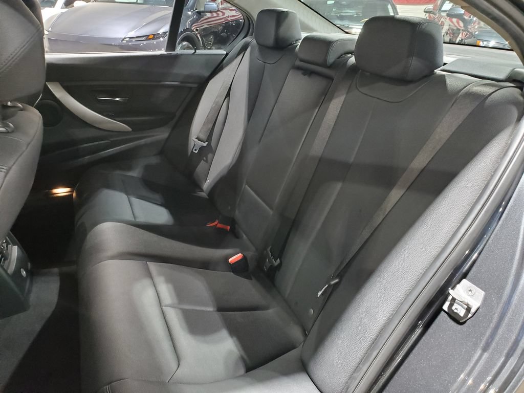 Used 2018 BMW 320i Sedan RWD image 21