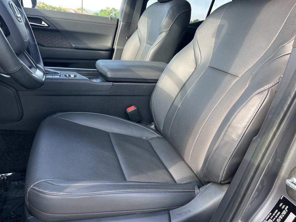 Used 2024 Lexus GX 550 w/ Accessory Package (2T) AWD/4WD image 12
