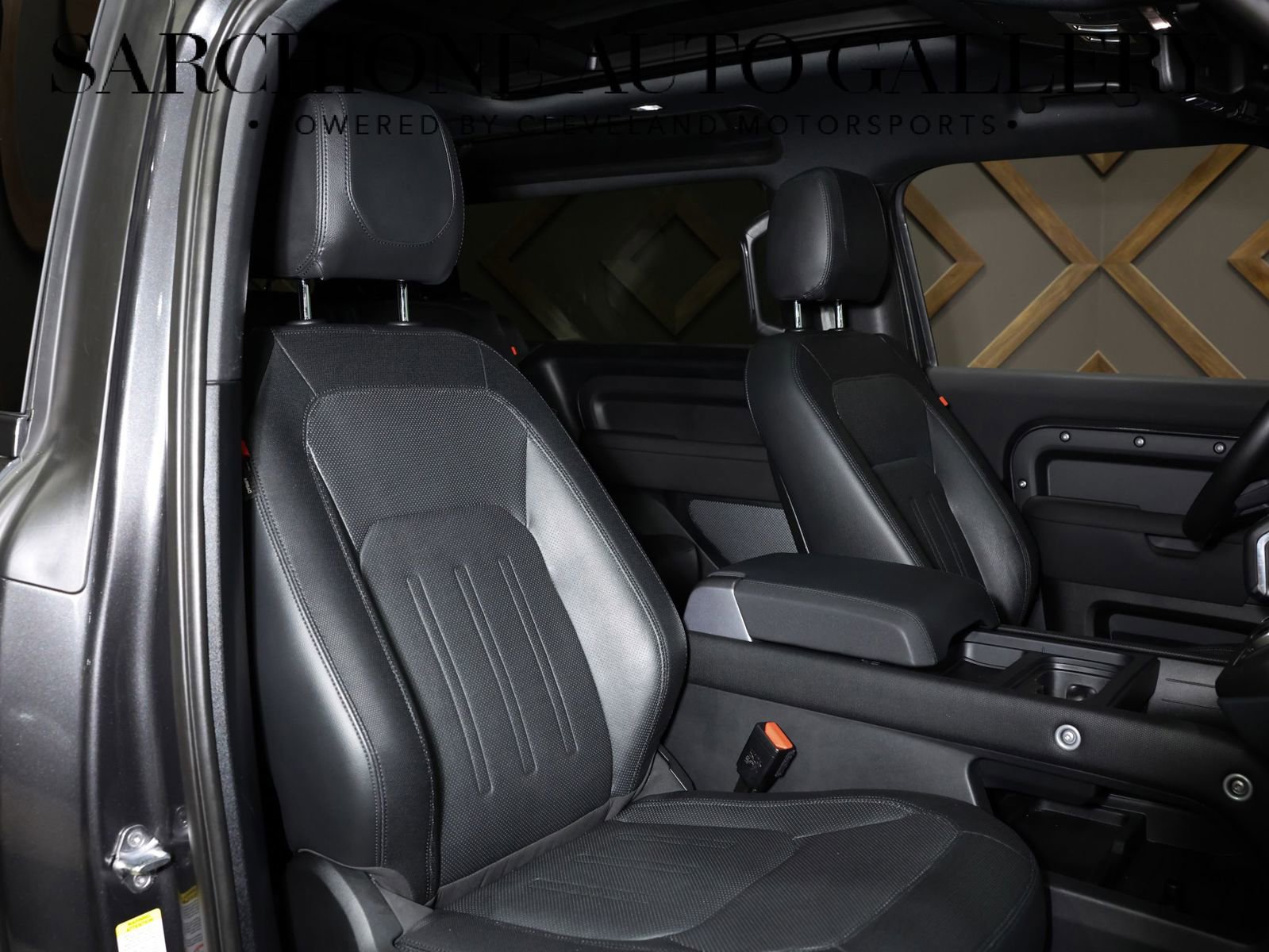 Used 2022 Land Rover Defender 90 X-Dynamic S image 6